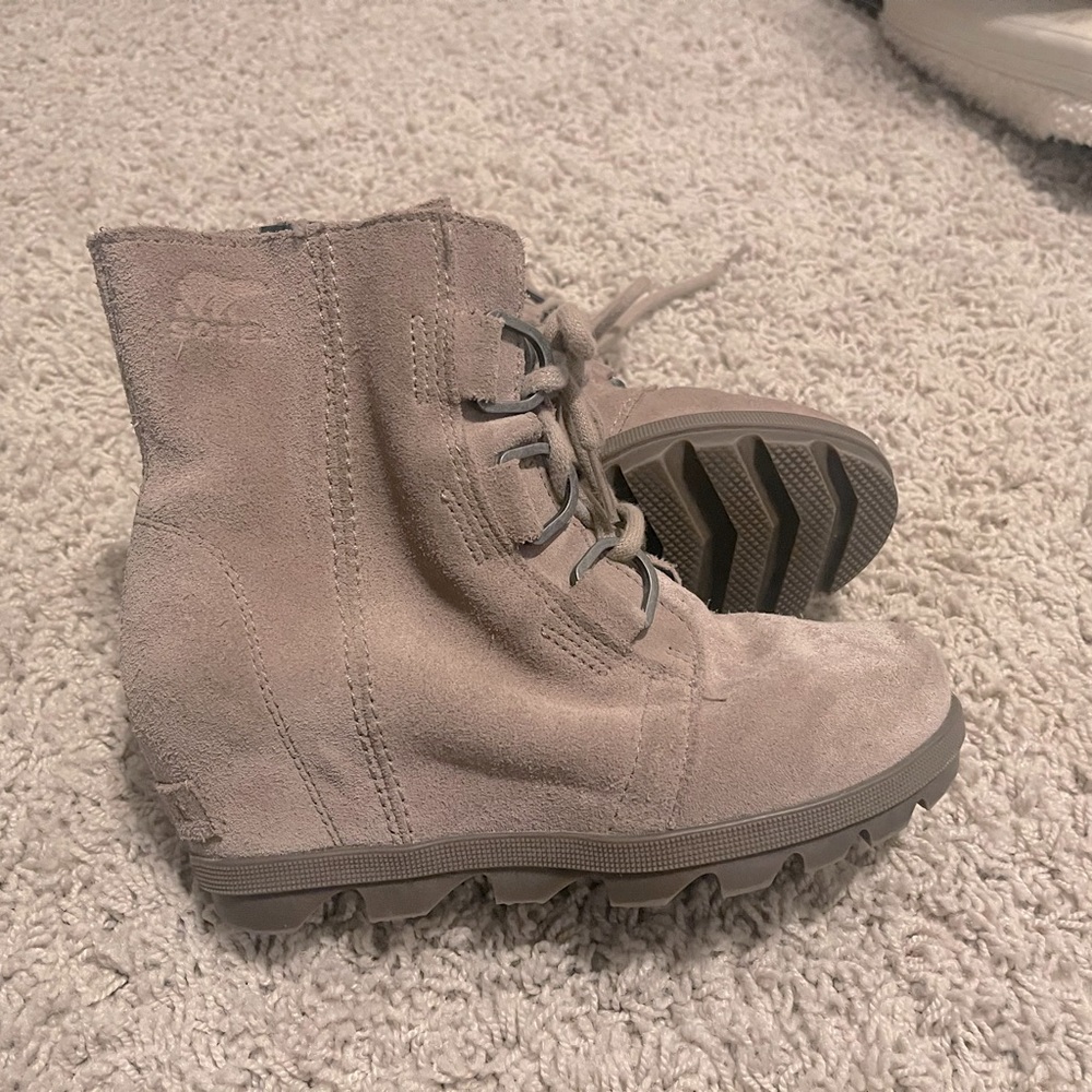 Sorel Joan of Arctic Wedge II Waterproof Bootie. Kids size 2